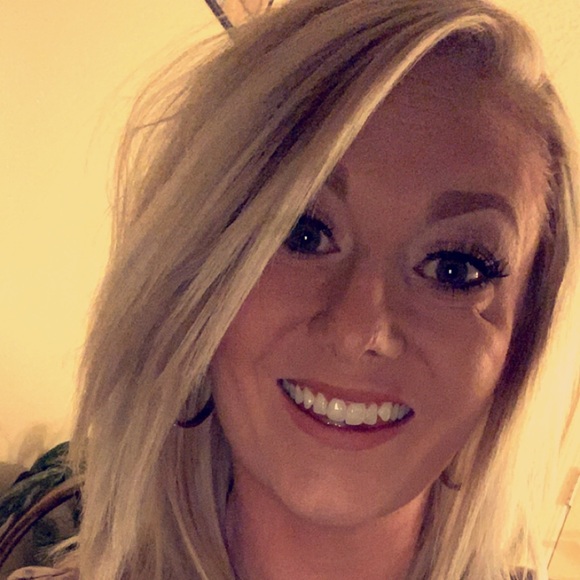 Meet your Posher, Leslie - Picture 2 of 5